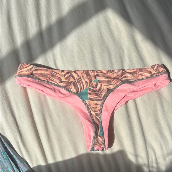 Bikini Set - Picture 3 of 6